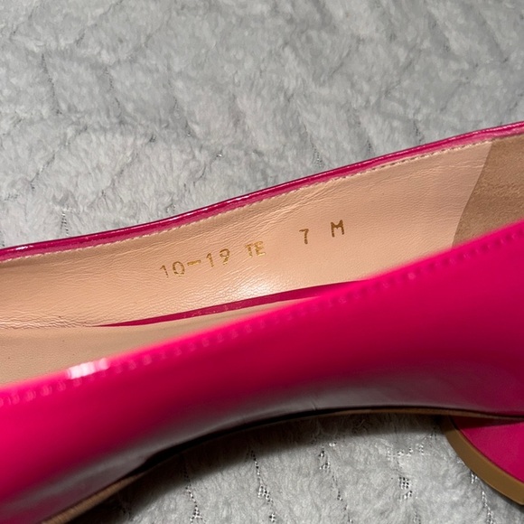 Stuart Weitzman Pink and Gold Flats with Elegant Design - Picture 9 of 12